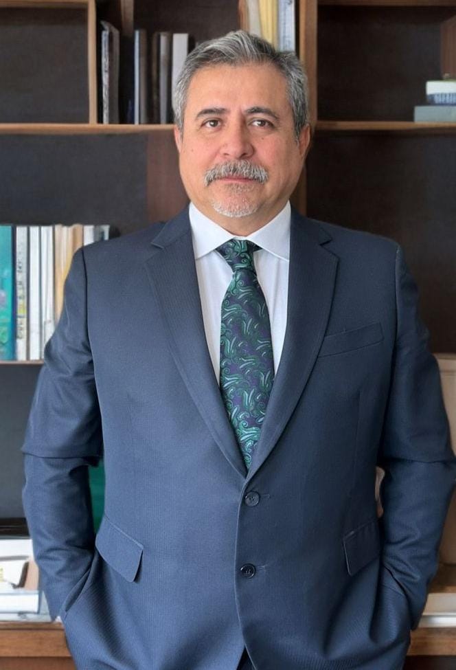 Dr. Alex Iparraguirre